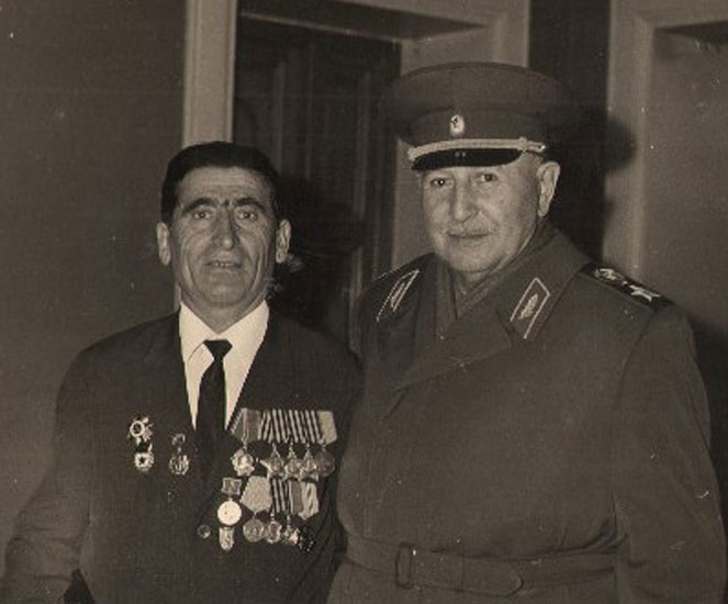 Меликсетян Хачик Амаякович с маршалом Баграмаяном.