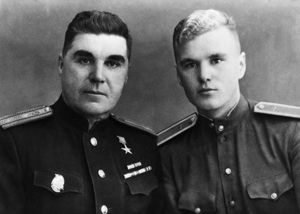 В.А. Шаталов и А.Б. Шаталов, 1945 год