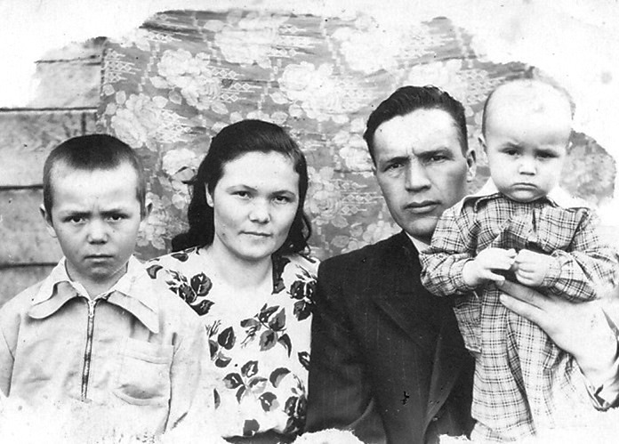 Г.Т.Зорин с семьей
