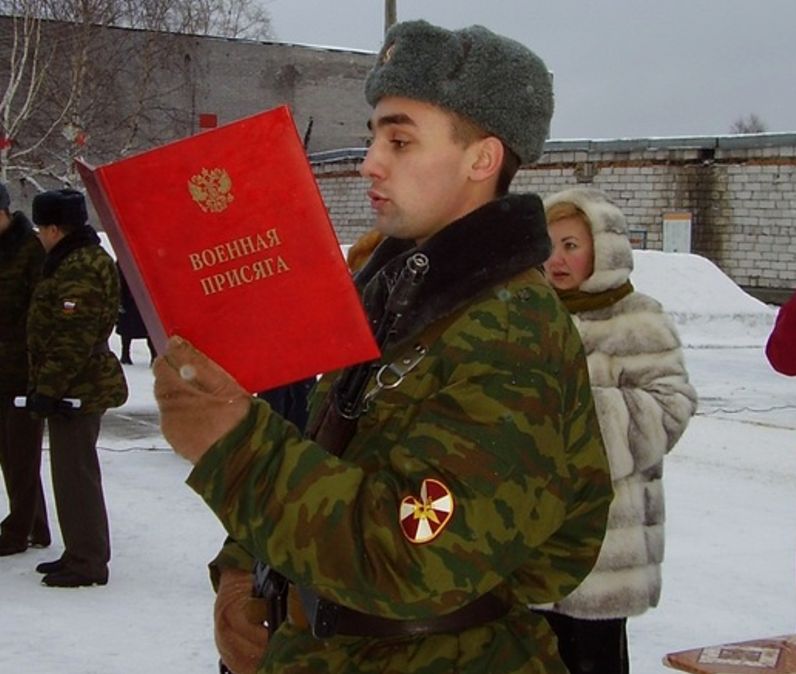 А.Ю.Пузиновский во время военной присяги
