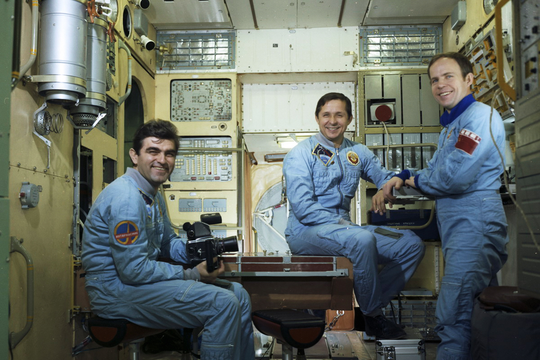 Экипаж космического корабля «Союз ТМ-5», 1988 год