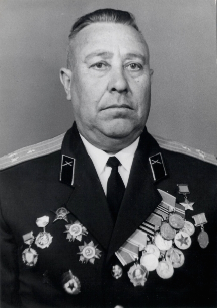 Полковник В.И.Аряев.