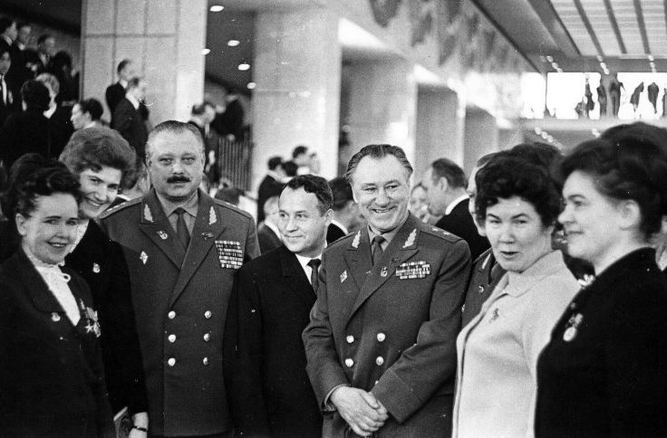 Н.А.Маношина (крайняя слева) на XXIV съезде КПСС в 1971 году.