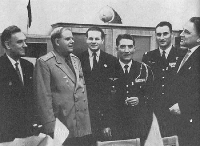 Встреча летчиков во Франции после войны.