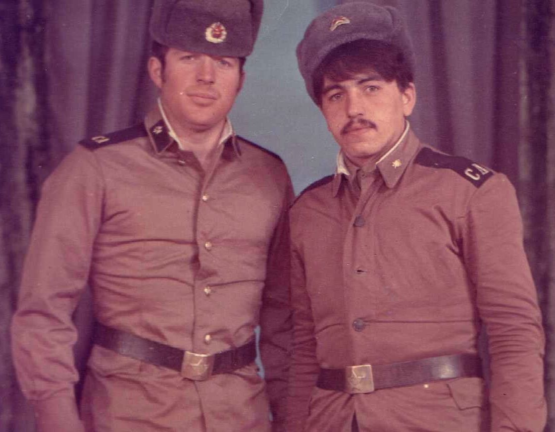 Р.М.Вахитов (слева) во время службы в армии. 1979-1981 гг.