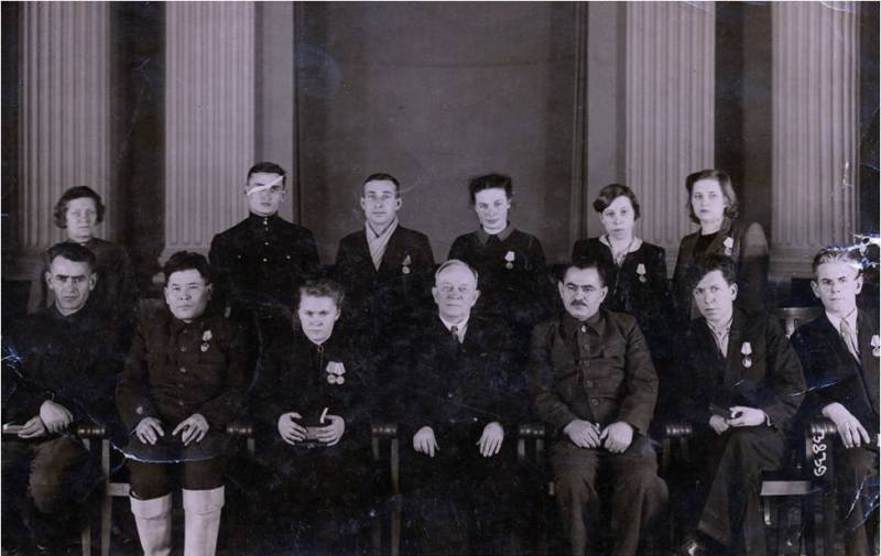 С.И.Кулешов (стоит второй слева) в Кремле при вручении наград
