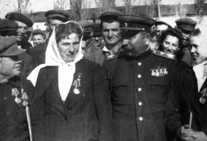 Н.Г. Корсунова и С.М. Буденный (1949 год)