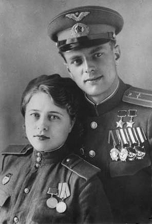 А.К. Недбайло с женой, конец 1945 года