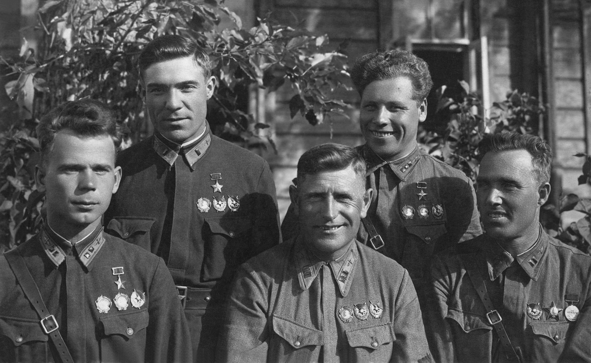 И.С. Полбин с однополчанами, 1942 год