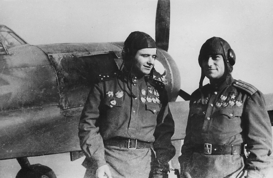 Амет-хан Султан и И.Г. Борисов, 1945 год