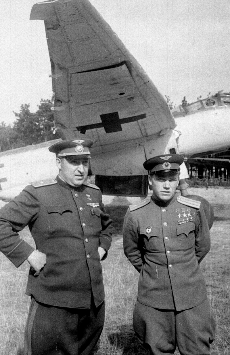 И.Т. Ерёменко и И.Н. Кожедуб, 1945 год