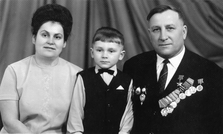 Н.А. Гребенюк с семьёй, начало 1970-х годов