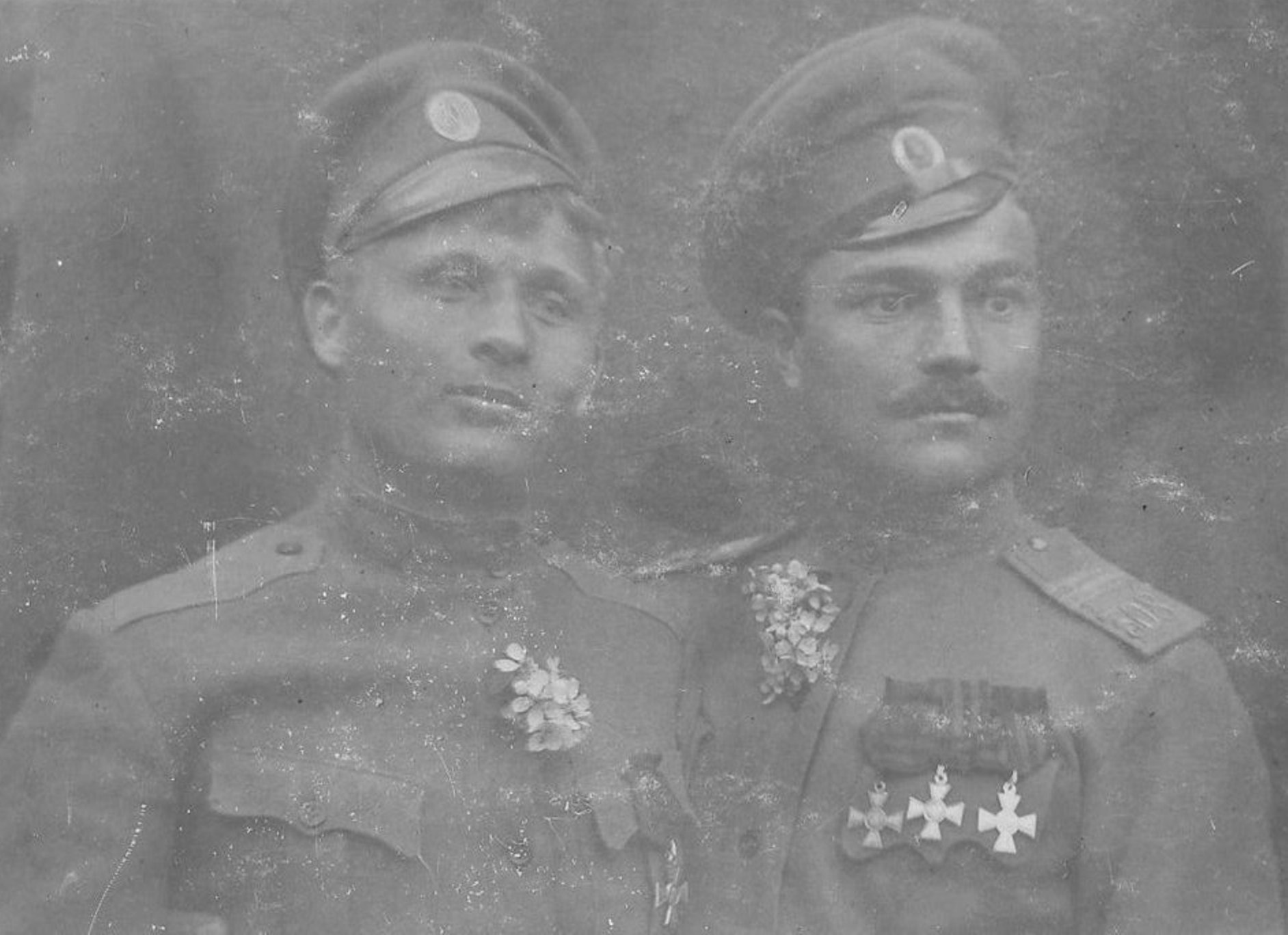 Лапшов А.В. (справа), 1917 год
