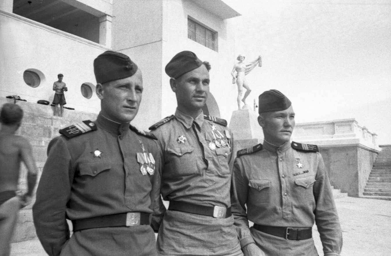 Н.М. Щербаков с товарищами, 1945 год