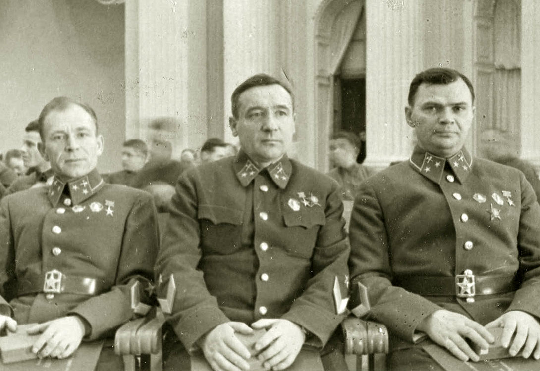 Конструкторы-артиллеристы после вручения наград в Кремле 12 ноября 1940 года. 