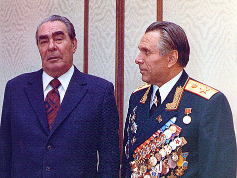 Л.И. Брежнев (слева) и Н.А . Щёлоков